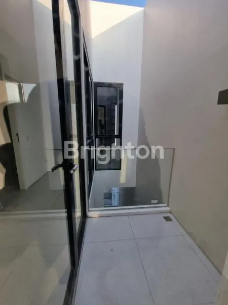 image RUMAH  BRAND NEW (TIGA) LANTAI SUTOREJO TIMUR (12)