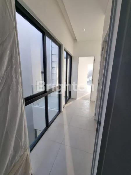 image RUMAH  BRAND NEW (TIGA) LANTAI SUTOREJO TIMUR (13)