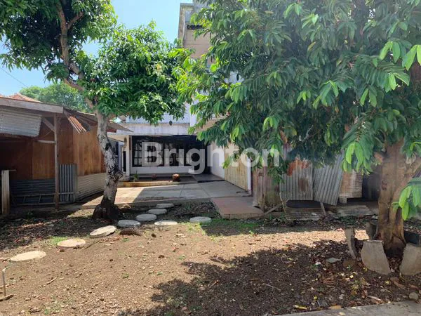 image ##HITUNG TANAH# BONUS BANGUNAN KOKOH "MAGRONG-MAGRONG" DI KOTA BATU. MASIH ADA LAHAN KOSONG LUAS DI BELAKANG. NEGO SAMPE DEAL (8)