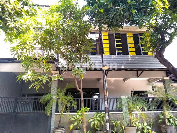 image BU CEPAT RUMAH POJOK 2 LANTAI SIAP HUNI (1)