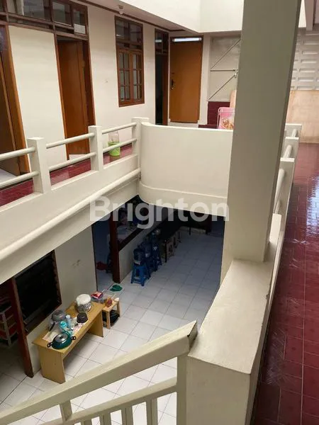 image RUMAH BESAR DENGAN BANYAK KAMAR TIDUR - BISA UNTUK RUMAH KOST (6)