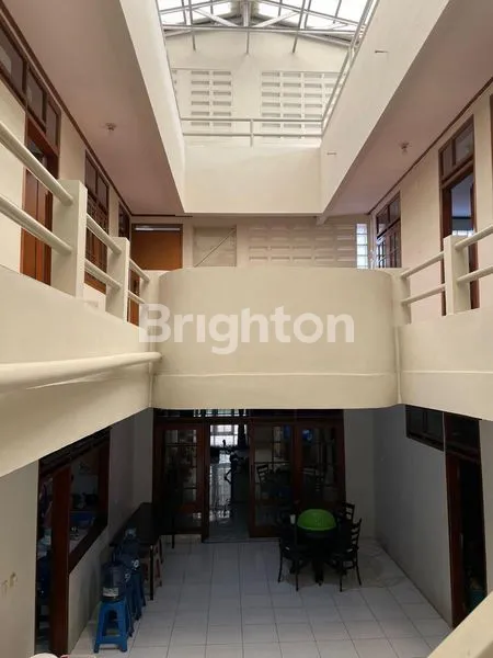 image RUMAH BESAR DENGAN BANYAK KAMAR TIDUR - BISA UNTUK RUMAH KOST (2)