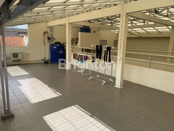 image RUMAH BESAR DENGAN BANYAK KAMAR TIDUR - BISA UNTUK RUMAH KOST (3)