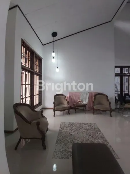 image SURABAYA SELATAN DEKAT UBAYA, 2 LANTAI LUAS & TERAWAT, BISA NEGO (8)