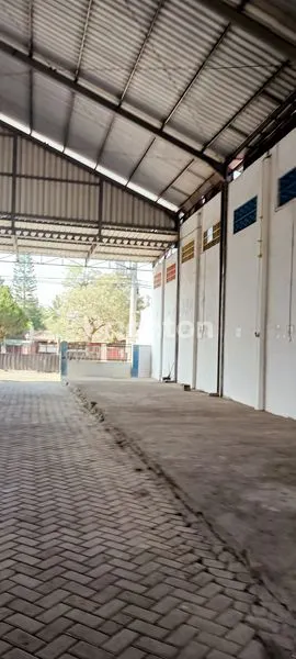 image GUDANG SIAP PAKAI STRATEGIS TEPAT BERADA DI NOL JALAN RAYA (4)