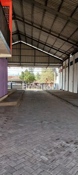 image GUDANG SIAP PAKAI STRATEGIS TEPAT BERADA DI NOL JALAN RAYA (7)