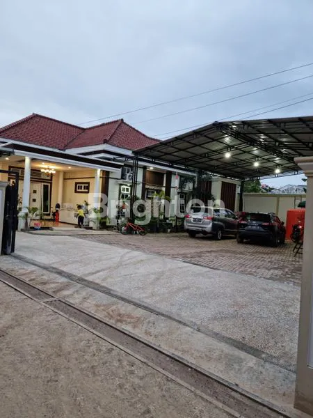 image RUMAH TINGGAL BESAR DI PERKAMPUNGAN  (1)