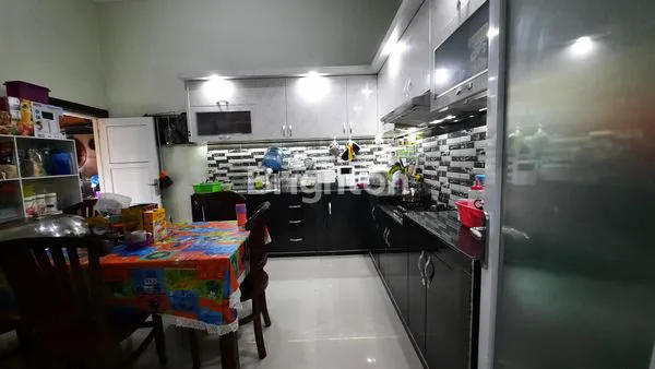 image RUMAH TINGGAL BESAR DI PERKAMPUNGAN  (3)