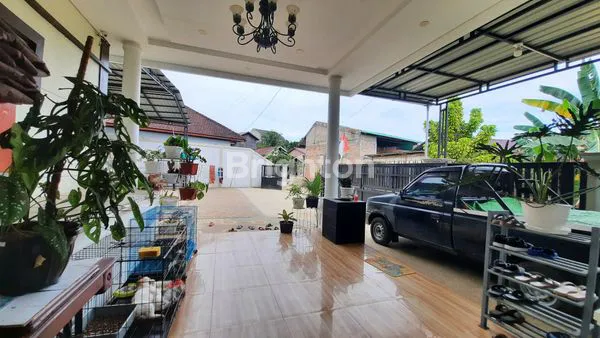 image RUMAH TINGGAL BESAR DI PERKAMPUNGAN  (6)