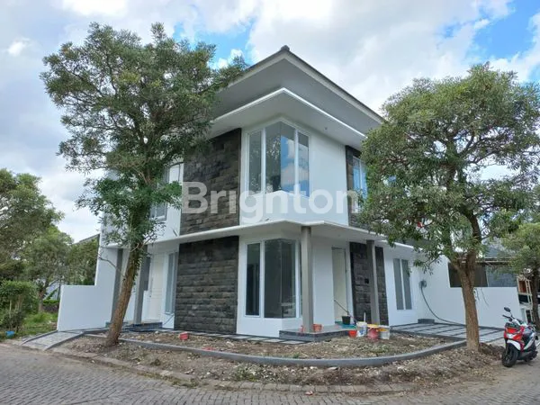 image RUMAH 2 LANTAI BARU GRESS, MODERN MINIMALIS LUAS DAN SIAP HUNI CITRALAND BUKIT PALMA (2)