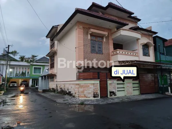 image RUMAH 3 LANTAI FAJAR INDAH (1)