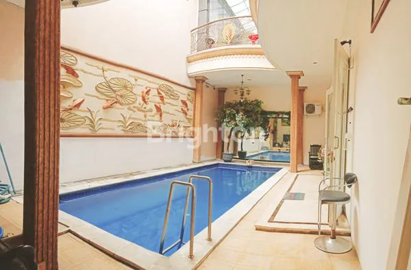 image RUMAH MEWAH 2¼ LANTAI, FULL FURNISHED PLUS KOLAM RENANG (1)