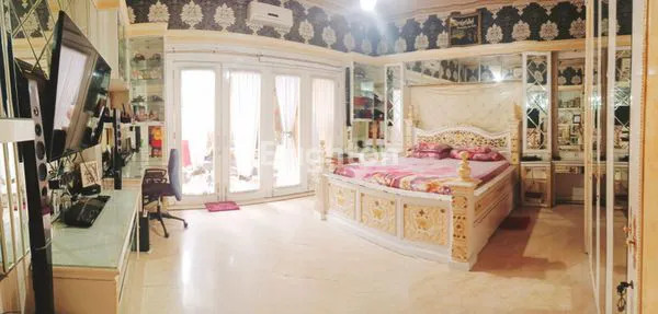 image RUMAH MEWAH 2¼ LANTAI, FULL FURNISHED PLUS KOLAM RENANG (5)