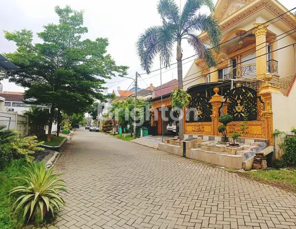 image RUMAH MEWAH 2¼ LANTAI, FULL FURNISHED PLUS KOLAM RENANG (7)