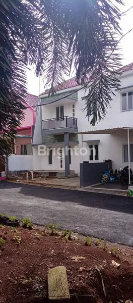 image RUMAH BARU, CANTIK, NYAMAN, 2 LANTAI SIAP HUNI (2)
