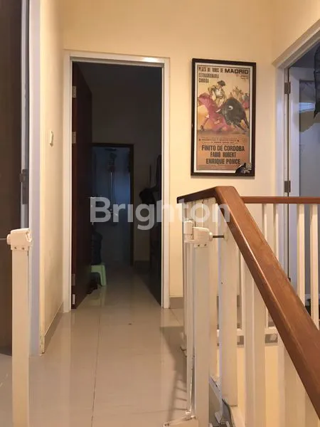 image HUNIAN CANTIK SEMI FURNISHED 2 LANTAI SIAP HUNI DAN TERAWAT DI OCBD (4)