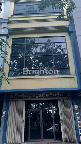 image RUKO 3 LANTAI SIAP HUNI HADAP JALAN RAYA (1)