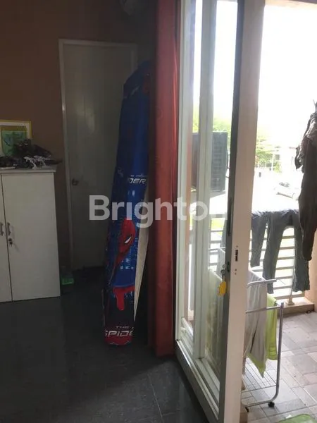 image RUMAH MEWAH 2 LANTAI DILENGKAPI KOLAM RENANG LOKASI STRATEGIS (8)