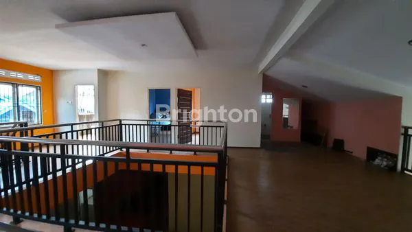image RUMAH BESAR YANG CANTIK HARGA MENARIK (7)