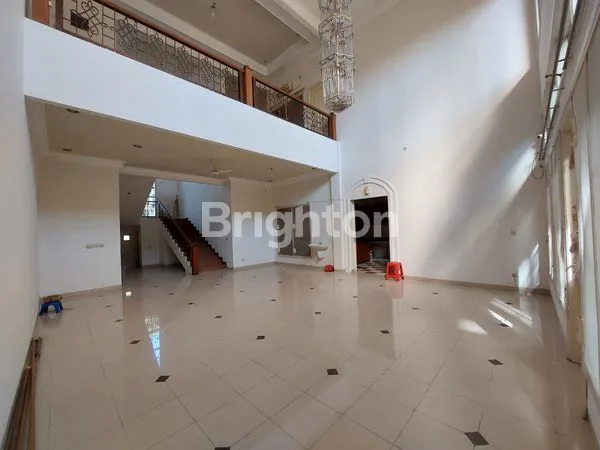 image SUPER TERAWAT! RUMAH CANTIK SIAP HUNI LOKASI STRATEGIS (2)
