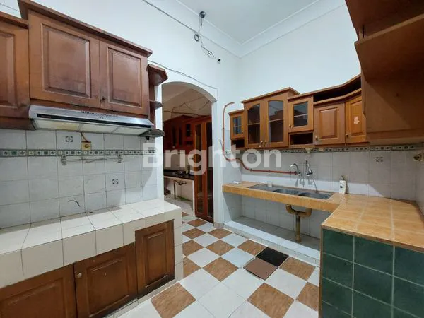 image SUPER TERAWAT! RUMAH CANTIK SIAP HUNI LOKASI STRATEGIS (5)