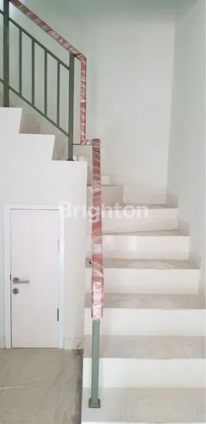 image RUMAH BARU MASIH SEGEL HARGA TIDAK SAMPE 1M DI DAERAH GADING SERPONG WOW! (4)