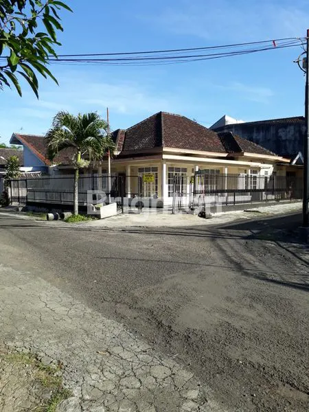 image BANGUNAN HOOK 1 LANTAI AREA BUAH-BUAHAN KOTA MALANG. SANGAT COCOK UNTUK TEMPAT USAHA ATAUPUN MESS KARYAWAN. (1)