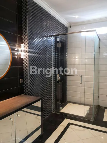 image RUMAH JL. COKROAMINOTO HOOK SAWUNGGALING LOKASI PUSAT KOTA STRATEGIS DEKAT RAYA DARMO, DIPONEGORO, PUSAT BISNIS DAN KOMERSIAL (7)