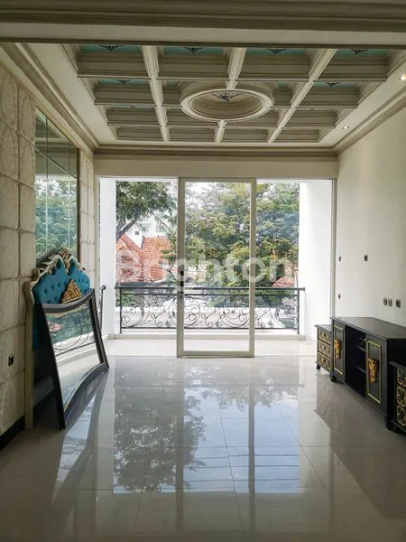 image RUMAH JL. COKROAMINOTO HOOK SAWUNGGALING LOKASI PUSAT KOTA STRATEGIS DEKAT RAYA DARMO, DIPONEGORO, PUSAT BISNIS DAN KOMERSIAL (5)