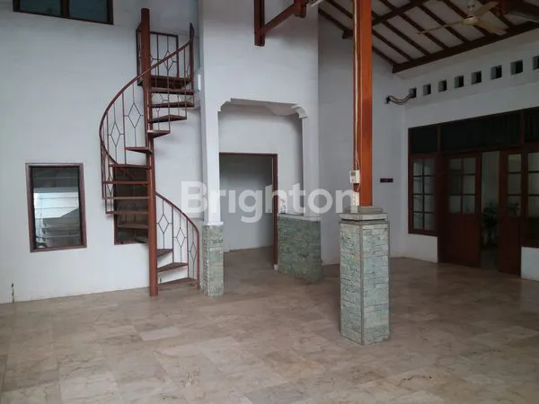 image RUMAH LUAS  1.5 LANTAI DI KEMANG PRATAMA BEKASI (4)