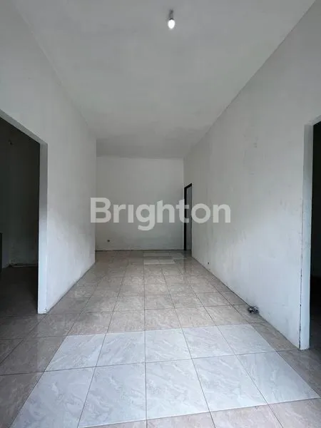 image GUDANG SIAP HUNI TERAWAT,TERLETAK DI PERGUDANGAN SOUTHGATE, SERUNI,BUDURAN, SIDOARJO, TIDAK BANJIR, DAPAT DILEWATI KONTAINER 40 FEED (4)