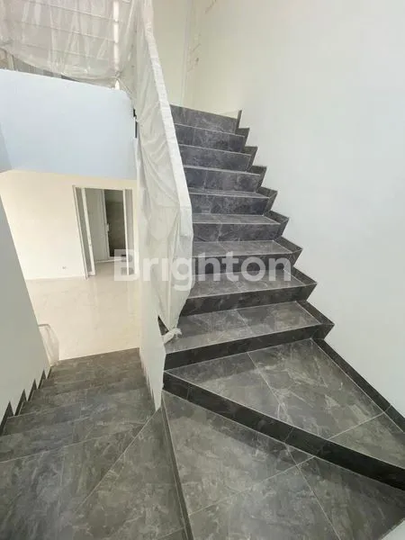 image HUNIAN BARU GRESS 2 LANTAI DI PERUMAHAN BUKIT PALMA - CITRALAND, SURABAYA. (3)