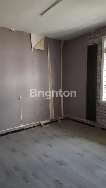 image RUMAH LOKASI STRATEGIS SURABAYA BARAT, DEKAT PAKUWON MALL, SEKOLAHAN, UNIVERSITAS, PUSAT KULINER & PERDAGANGAN LAINNYA (2)