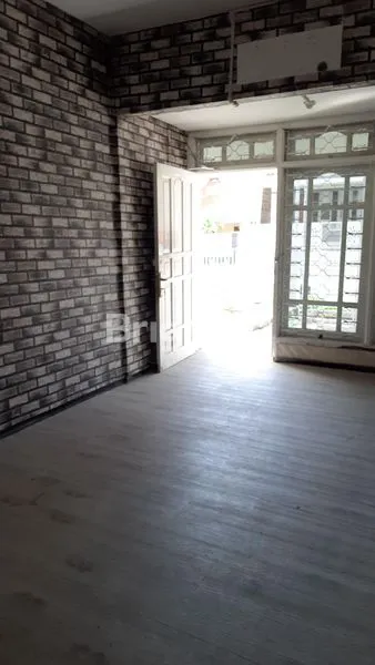 image RUMAH LOKASI STRATEGIS SURABAYA BARAT, DEKAT PAKUWON MALL, SEKOLAHAN, UNIVERSITAS, PUSAT KULINER & PERDAGANGAN LAINNYA (3)