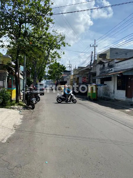 image RUMAH SIAP PAKAI DI DAERAH PETEMON BARAT SURABAYA COCOK UNTUK KOST (2)