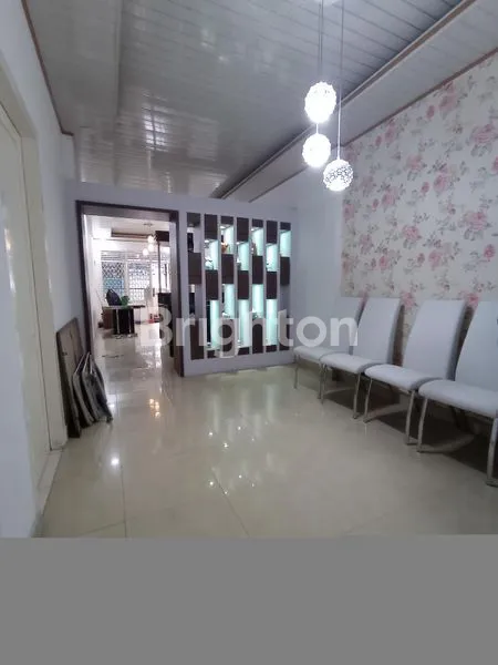 image RUMAH DENGAN DEKOR KEREN TENGAH KOTA (1)