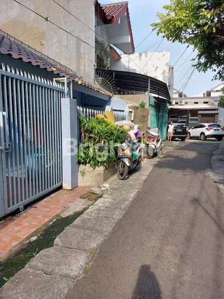 image RUMAH 2 LANTAI MURAH SIAP HUNI  (5)