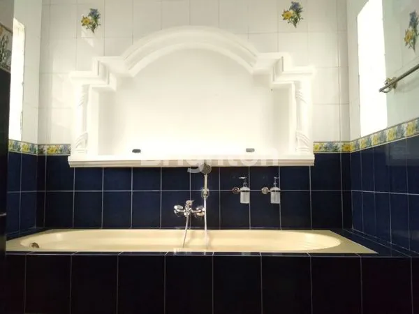 RUMAH KLASIK NYAMAN DEKAT CAFE BUNGA BALI