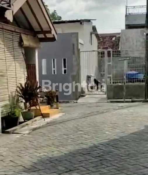 image SURABAYA PUSAT,RUMAH TENGAH KOTA,DEKAT SMP 10 NEGERI SURABAYA (1)