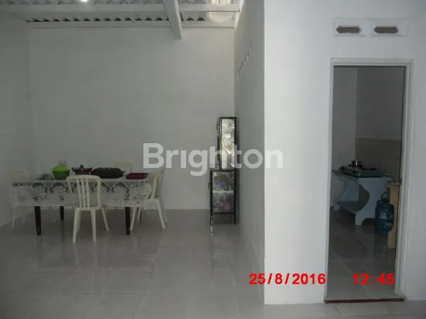 image RUMAH MINIMALIS DI NEO QUEEN ROW JALAN 2 MOBIL (2)