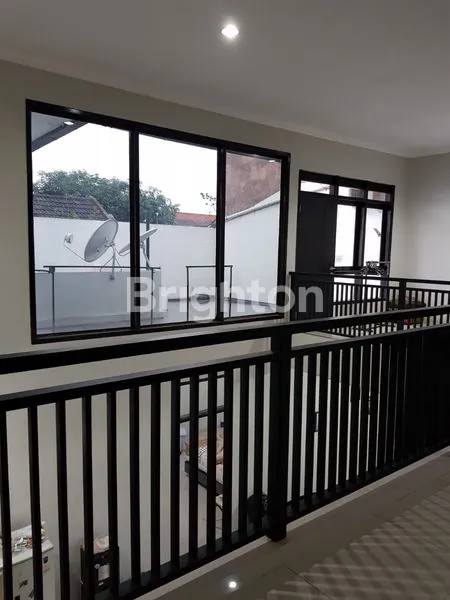 image RUMAH MEWAH MODERN MINIMALIS DI ARAYA MALANG (2)
