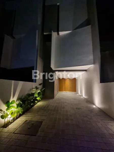 image RUMAH BRAND NEW 3 LANTAI SUTOREJO DEKAT GALAXY, MERR (1)