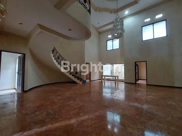 image RUMAH MEWAH DI ISTANA DIENG. LOKASI PREMIUM DI KOTA MALANG TENANG, AMAN, ASRI (6)