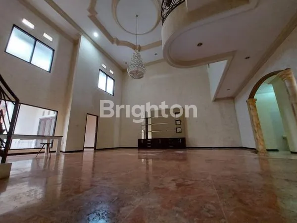 image RUMAH MEWAH DI ISTANA DIENG. LOKASI PREMIUM DI KOTA MALANG TENANG, AMAN, ASRI (2)