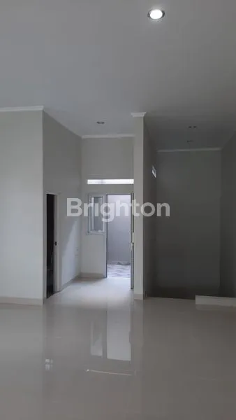 image RUKO TEMPAT USAHA, BANGUNAN BARU DI TENGAH KOTA SOLO LEBAR DEPAN 6 METER (3)