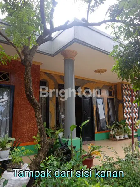 image RUMAH HOOK PINGGIR JALAN HIDUP DI MUSTIKAJAYA (1)