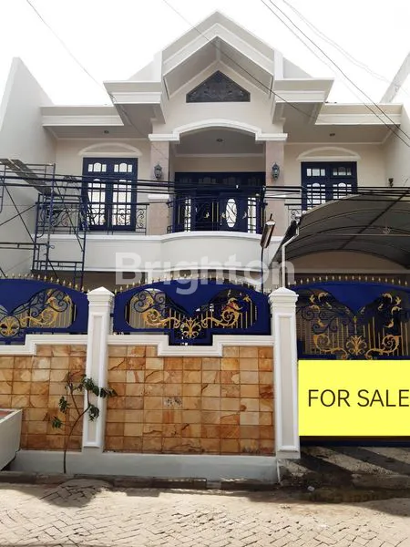 image RUMAH ASRI 2 LANTAI TERAWAT, SIAP HUNI (1)