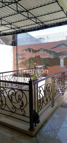 image RUMAH ASRI 2 LANTAI TERAWAT, SIAP HUNI (3)