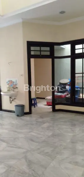 image RUMAH ASRI 2 LANTAI TERAWAT, SIAP HUNI (8)