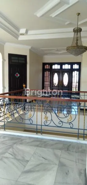 image RUMAH ASRI 2 LANTAI TERAWAT, SIAP HUNI (7)